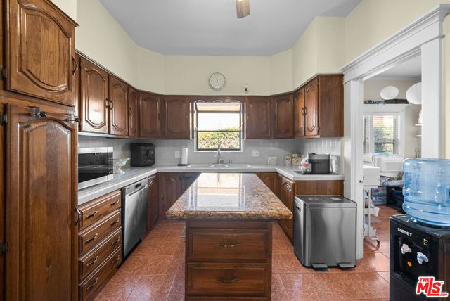 1558 N Kenmore Avenue, Los Angeles, CA 90027