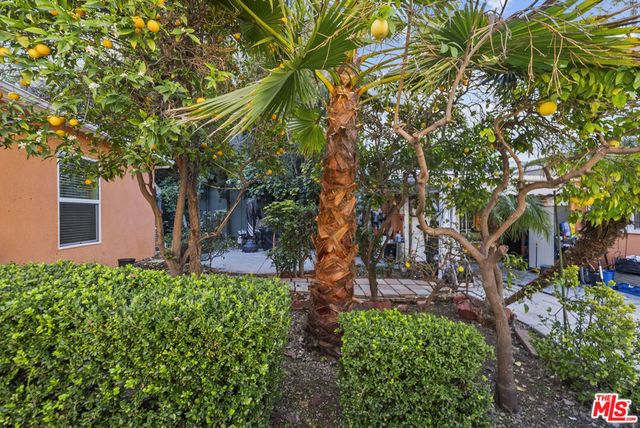 1558 N Kenmore Avenue, Los Angeles, CA 90027