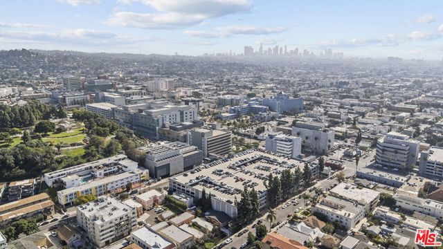 1558 N Kenmore Avenue, Los Angeles, CA 90027