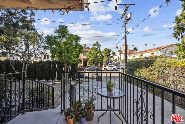 1558 N Kenmore Avenue, Los Angeles, CA 90027