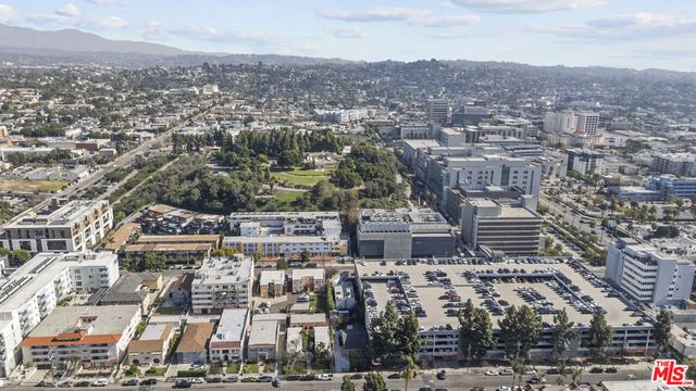 1558 N Kenmore Avenue, Los Angeles, CA 90027