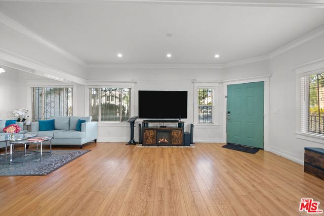 1558 N Kenmore Avenue, Los Angeles, CA 90027