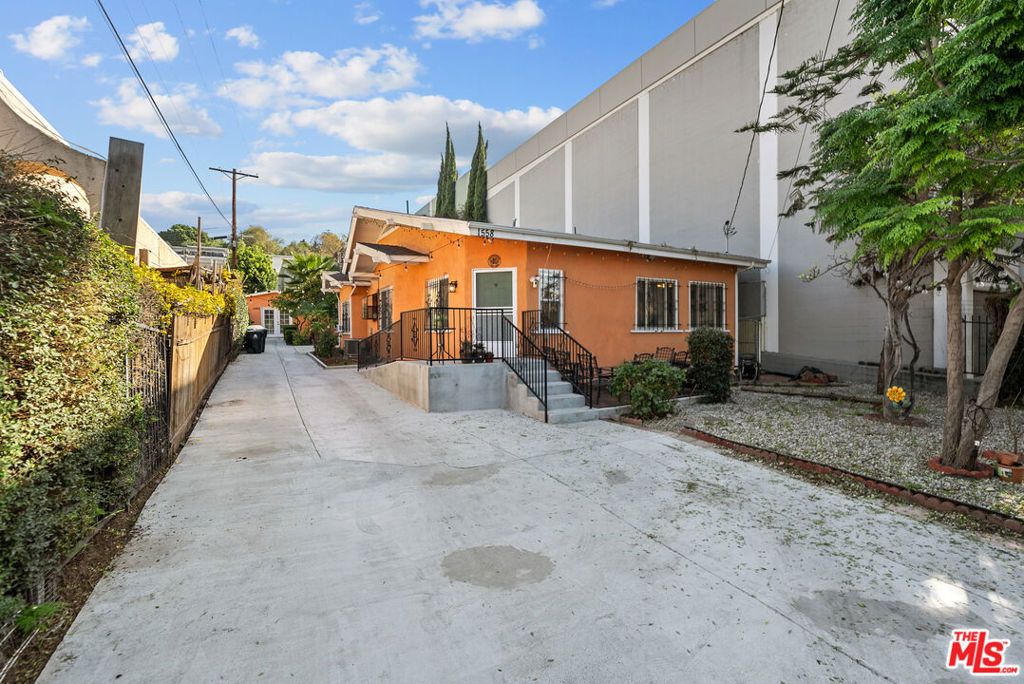 1558 N Kenmore Avenue, Los Angeles, CA 90027