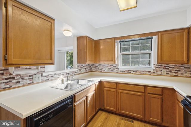 18221 FOX CHASE CIR, Olney, MD 20832