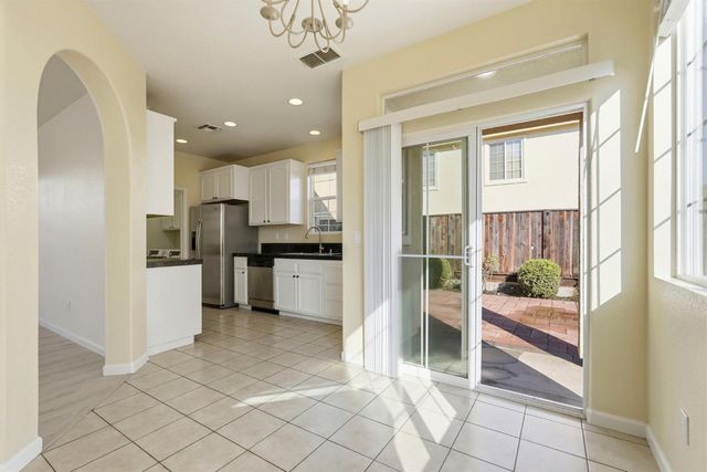 706 Ward Way, Folsom, CA 95630
