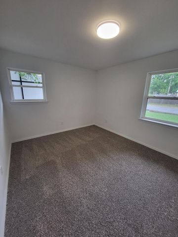 1003 8th Avenue NW, Miami, OK 74354