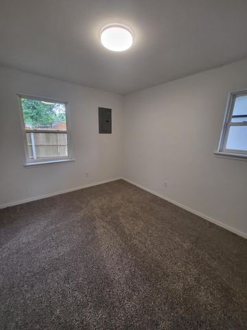 1003 8th Avenue NW, Miami, OK 74354