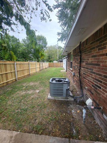 1003 8th Avenue NW, Miami, OK 74354