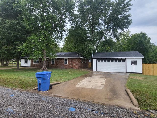 1003 8th Avenue NW, Miami, OK 74354