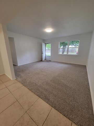 1003 8th Avenue NW, Miami, OK 74354