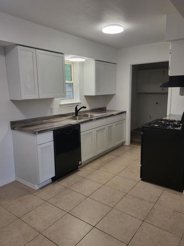 1003 8th Avenue NW, Miami, OK 74354