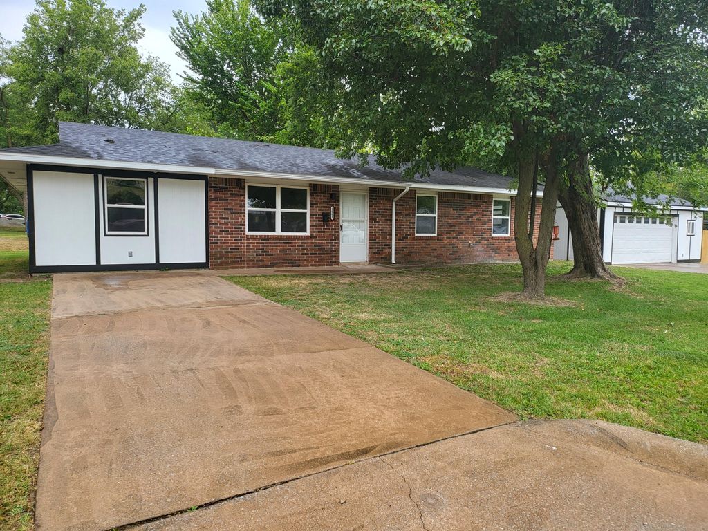 1003 8th Avenue NW, Miami, OK 74354