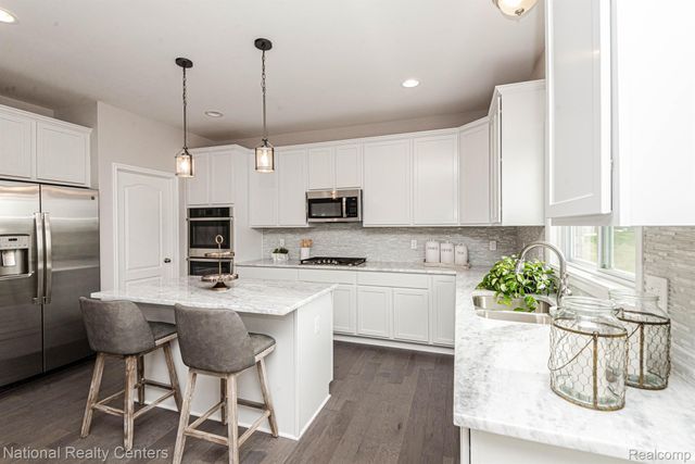 53234 Woodland Meadows, Chesterfield Township, MI 48047