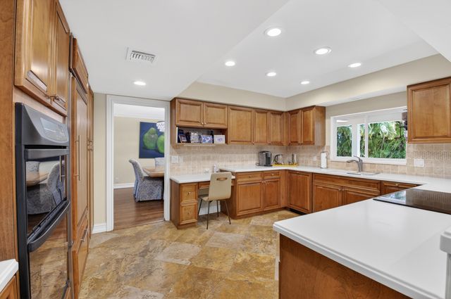 19682 Oakbrook Court, Boca Raton, FL 33434