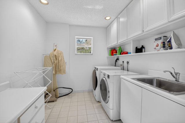 19682 Oakbrook Court, Boca Raton, FL 33434