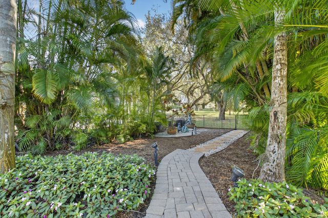 19682 Oakbrook Court, Boca Raton, FL 33434
