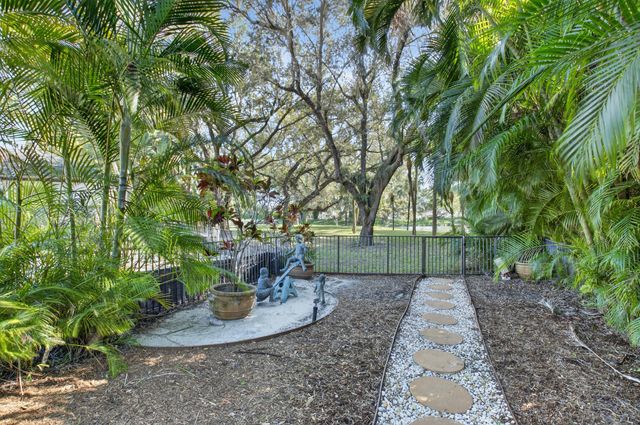 19682 Oakbrook Court, Boca Raton, FL 33434