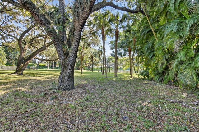 19682 Oakbrook Court, Boca Raton, FL 33434