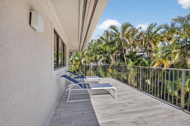 19682 Oakbrook Court, Boca Raton, FL 33434