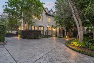 30 Hackberry Lane A, Houston, TX 77027