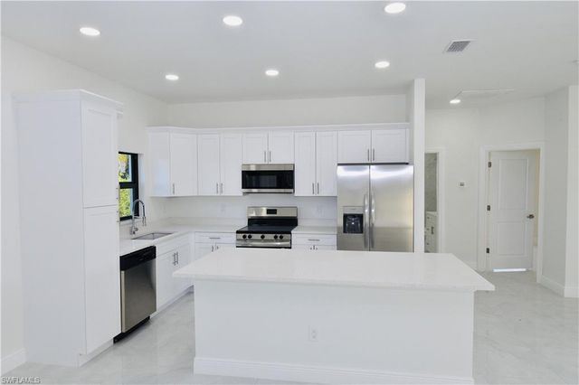 5017 42nd ST NE, Naples, FL 34120