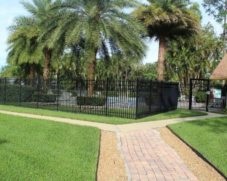 Image 12 of property listing at 13135 Chadwick Court 7, Wellington, FL 33414