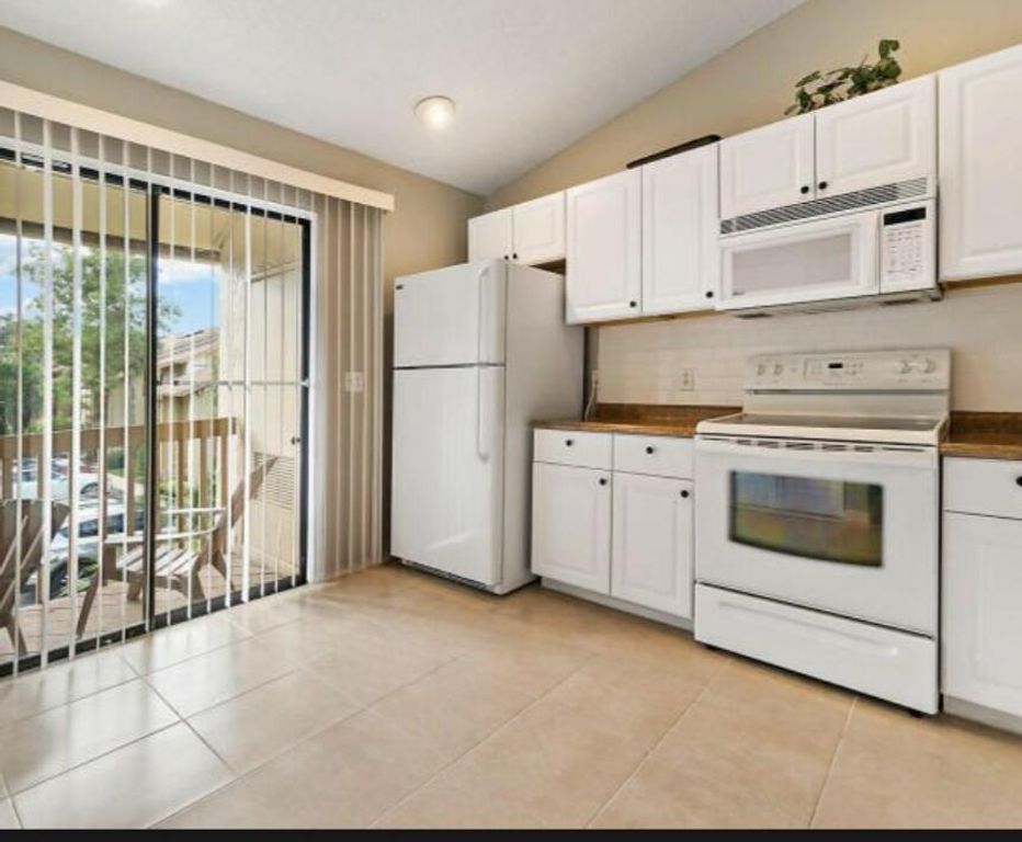Image 4 of property listing at 13135 Chadwick Court 7, Wellington, FL 33414