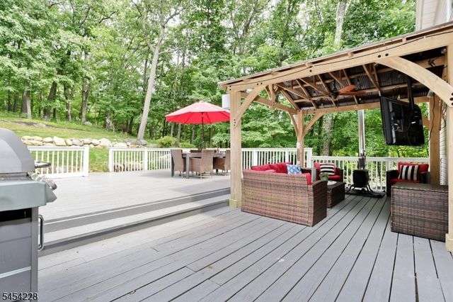8 Northgate Park, Ringwood Boro, NJ 07456
