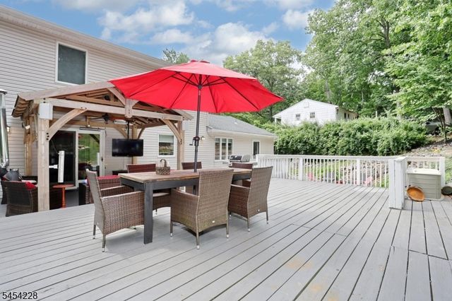 8 Northgate Park, Ringwood Boro, NJ 07456