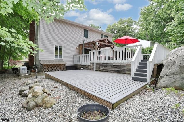 8 Northgate Park, Ringwood Boro, NJ 07456