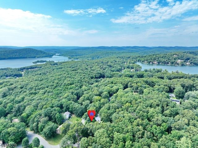 8 Northgate Park, Ringwood Boro, NJ 07456