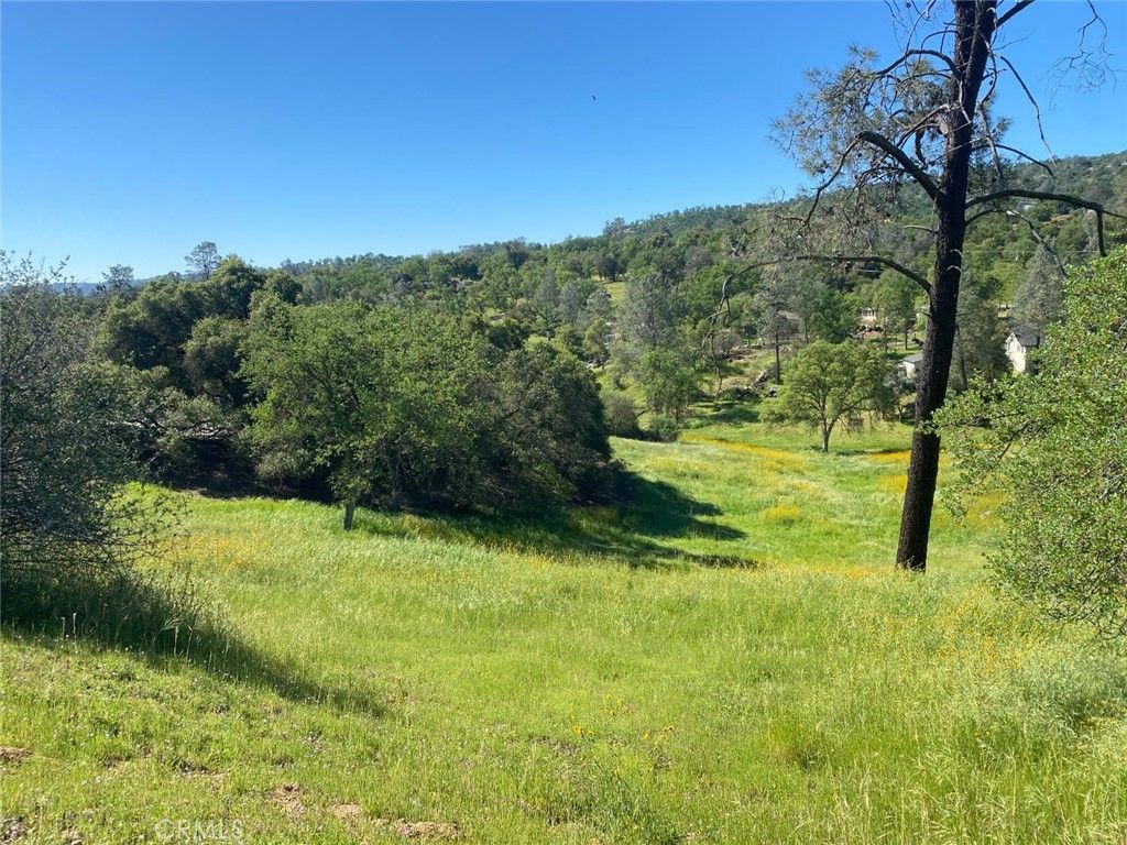 Image 1 of property listing at 17 Titan, Coarsegold, CA 93614