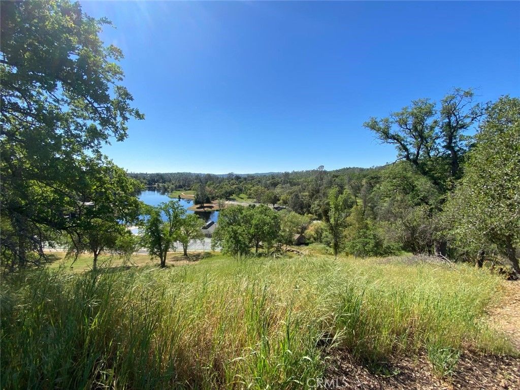 Image 7 of property listing at 17 Titan, Coarsegold, CA 93614