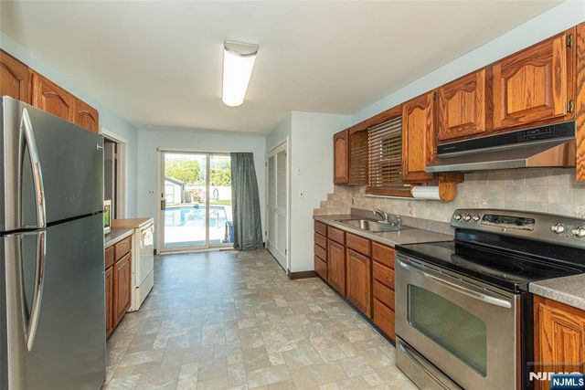 47 Burnside Place, Wanaque, NJ 07420