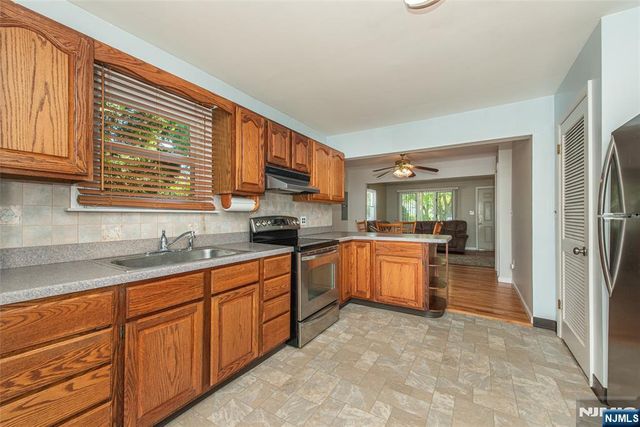 47 Burnside Place, Wanaque, NJ 07420