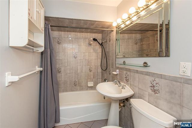 47 Burnside Place, Wanaque, NJ 07420