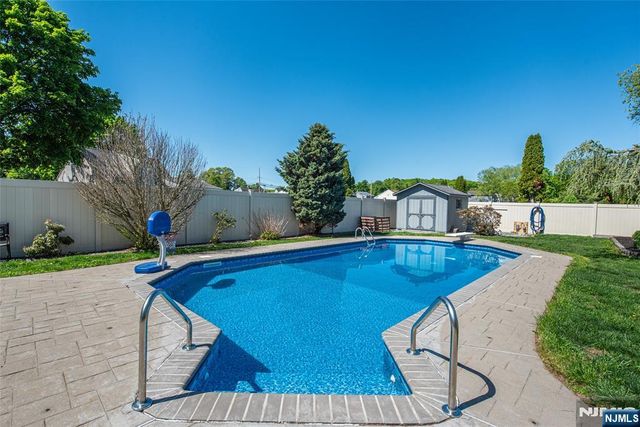47 Burnside Place, Wanaque, NJ 07420