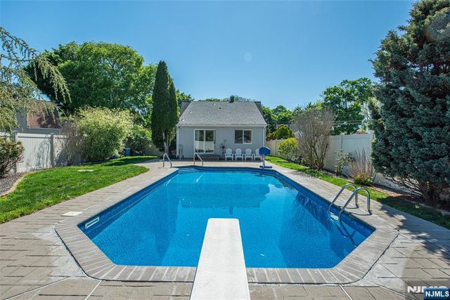 47 Burnside Place, Wanaque, NJ 07420