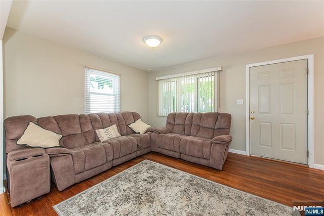 47 Burnside Place, Wanaque, NJ 07420