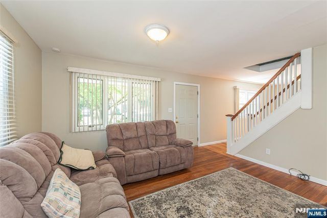 47 Burnside Place, Wanaque, NJ 07420