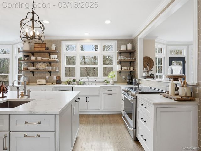 2303 W Predmore Road, Oakland Charter Township, MI 48363