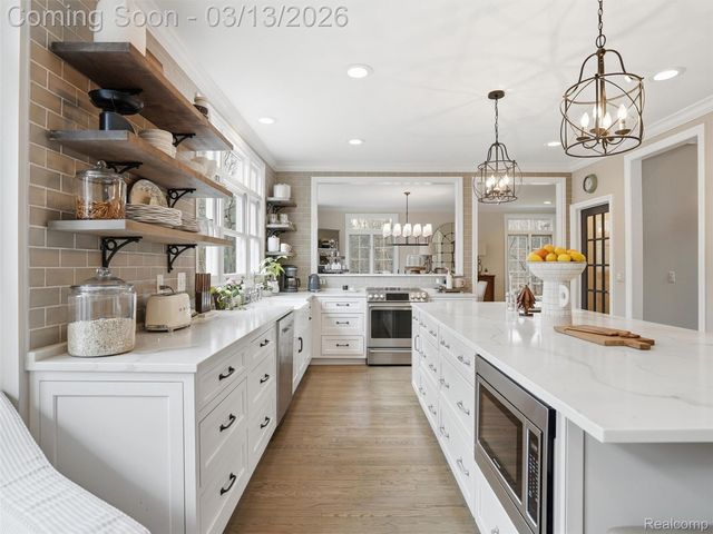 2303 W Predmore Road, Oakland Charter Township, MI 48363