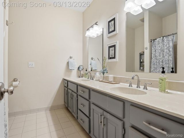 2303 W Predmore Road, Oakland Charter Township, MI 48363