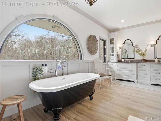 2303 W Predmore Road, Oakland Charter Township, MI 48363