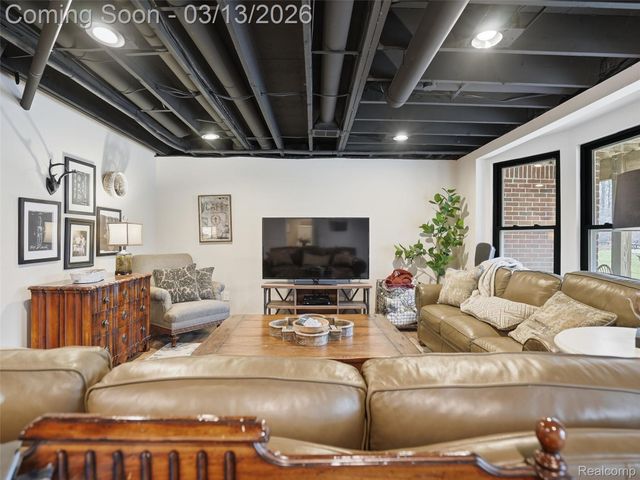 2303 W Predmore Road, Oakland Charter Township, MI 48363