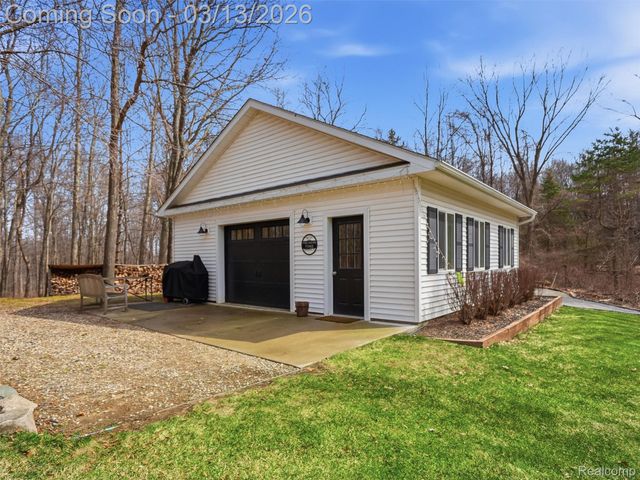 2303 W Predmore Road, Oakland Charter Township, MI 48363