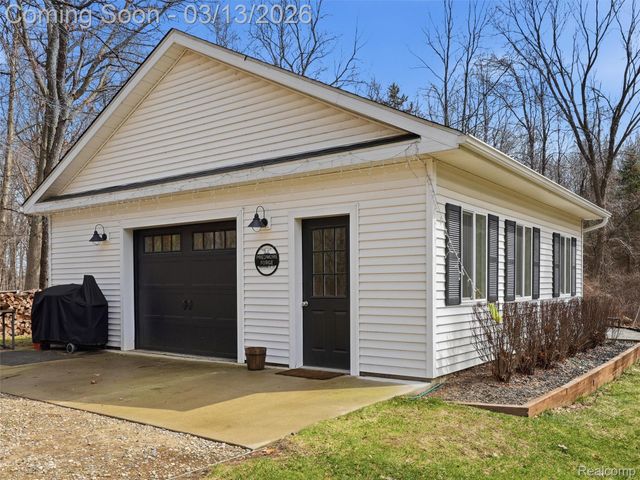 2303 W Predmore Road, Oakland Charter Township, MI 48363