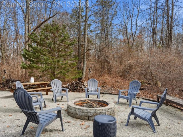 2303 W Predmore Road, Oakland Charter Township, MI 48363