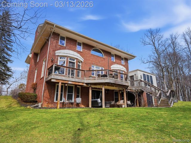 2303 W Predmore Road, Oakland Charter Township, MI 48363