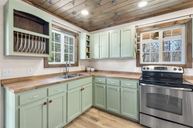 4715 County Road 811, Green Forest, AR 72638